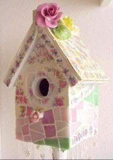 Baby birdhouse close angle